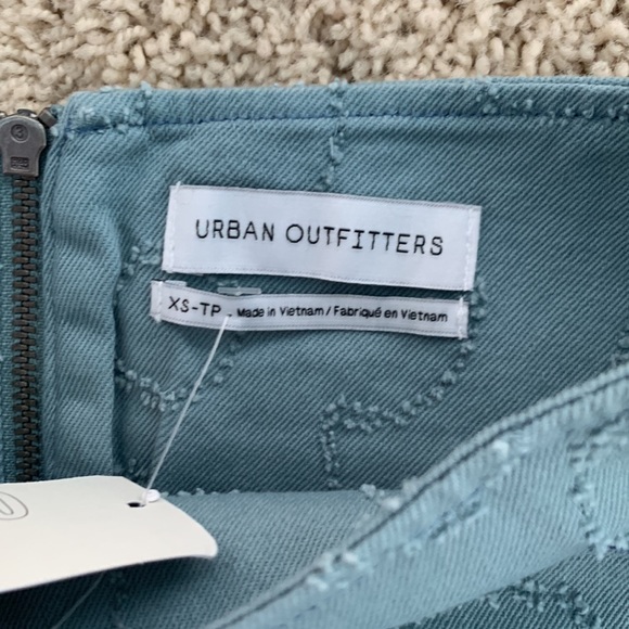 Adorable urban outfitters skirt. NWT and had embroidered flower pattern - Picture 3 of 4